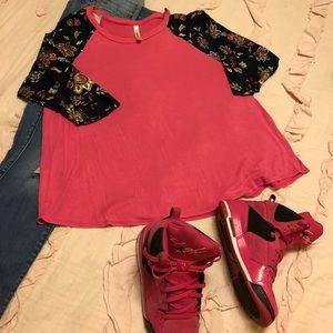 🔥🔥5/$50🔥🔥Hot pink raglan tee
